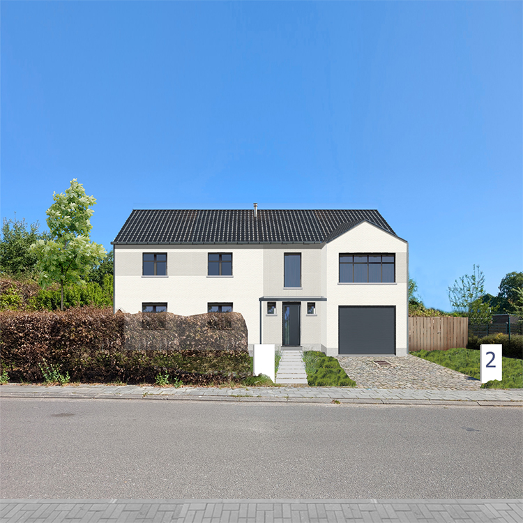 Moderne gevel van een totaal gerenoveerde eengezinswoning in Leuven, met een witte gepleisterde afwerking, zwart hellend dak, geïntegreerde garage en een natuurstenen oprit.